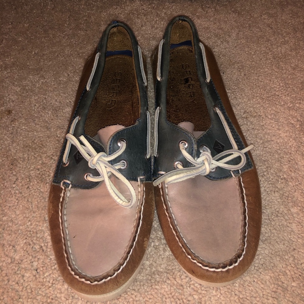 Sporty Top Sider leather boat shoes